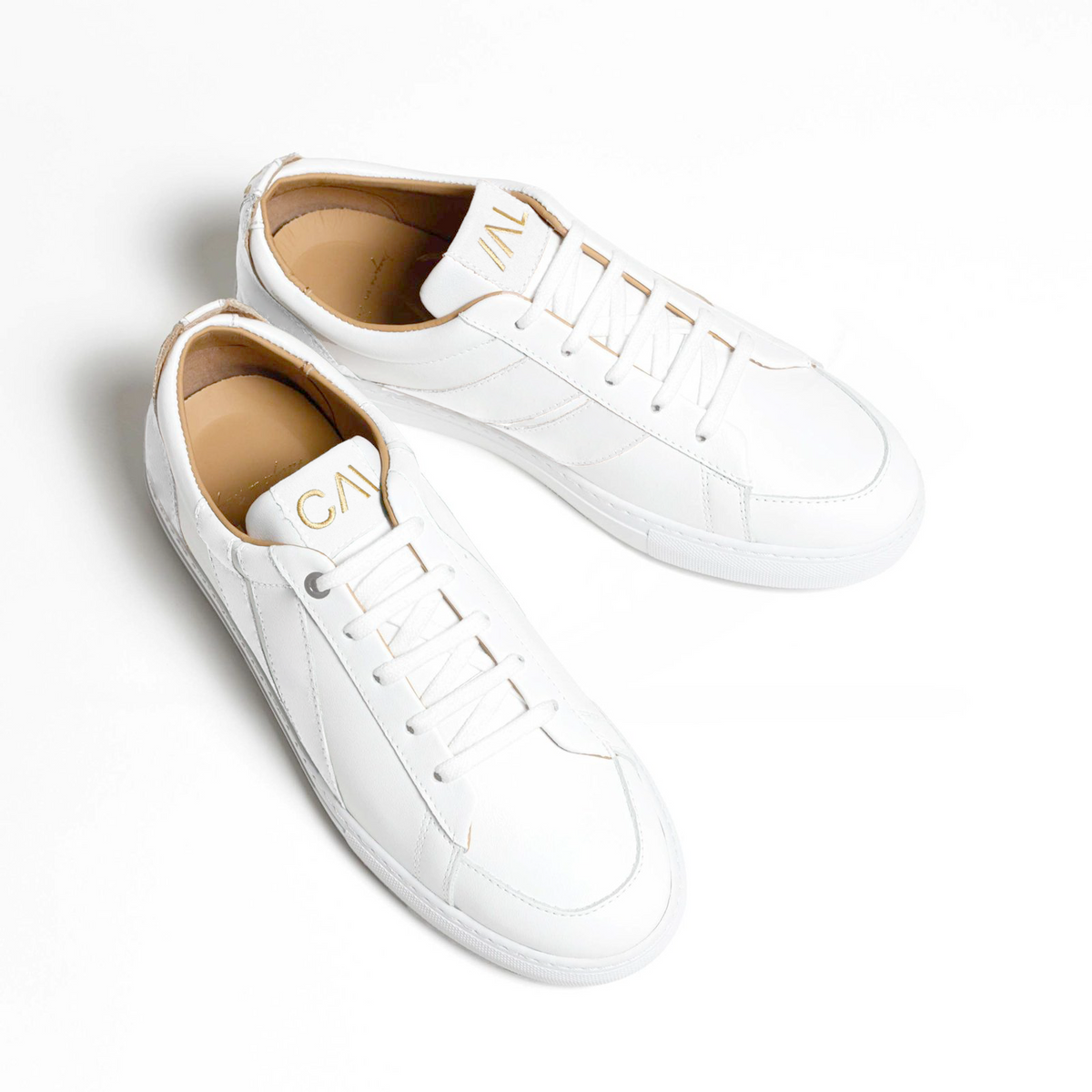 Paires Blanches sneakers asymetriques eco responsables et made in Europe